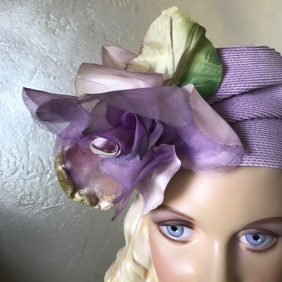 FABULOUS VINTAGE LAVENDER STRAW HAT WITH LARGE FABRIC FLOWER AND LEAVES main image 8